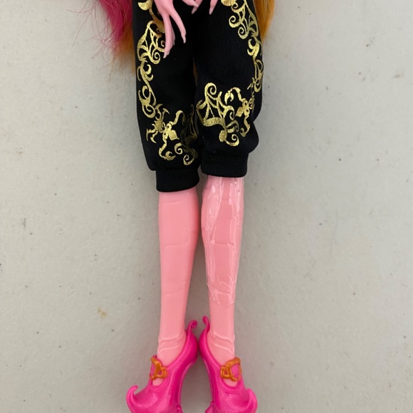 Monster High Gigi Grant Daughter Of The Genie Doll - Picture 3 of 10